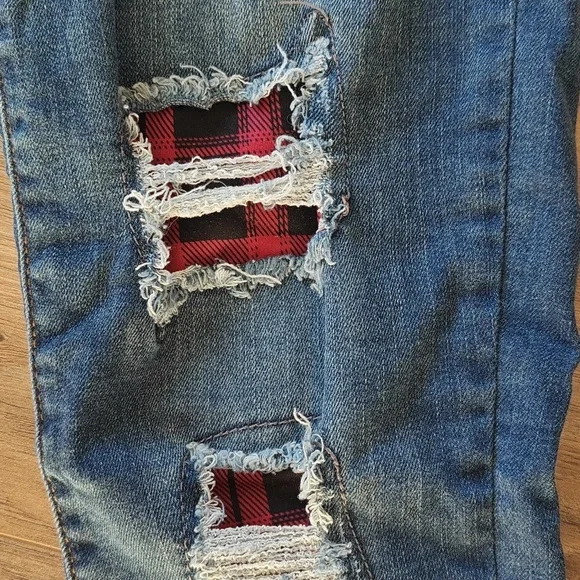 🎉Host Pick🎉 EUC Distressed Plaid Patch Skinny Jeans - Picture 7 of 7